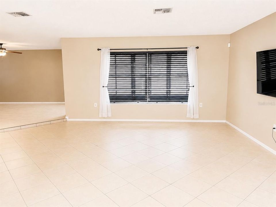 Activo con contrato: $249,000 (2 camas, 2 baños, 1471 Pies cuadrados)