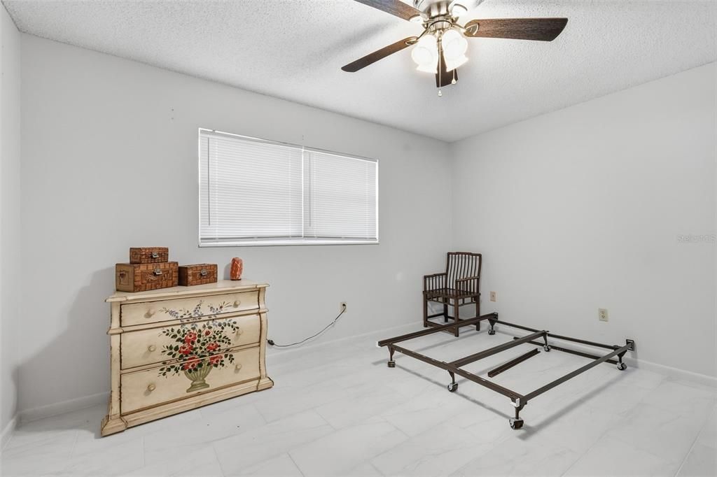 For Sale: $155,000 (2 beds, 2 baths, 979 Square Feet)