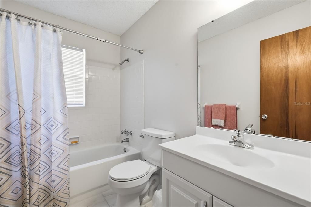 For Sale: $155,000 (2 beds, 2 baths, 979 Square Feet)