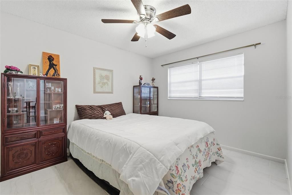 For Sale: $155,000 (2 beds, 2 baths, 979 Square Feet)