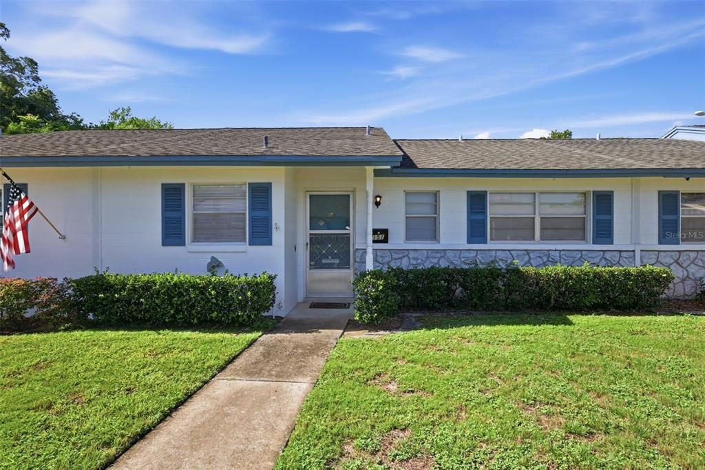 For Sale: $155,000 (2 beds, 2 baths, 979 Square Feet)