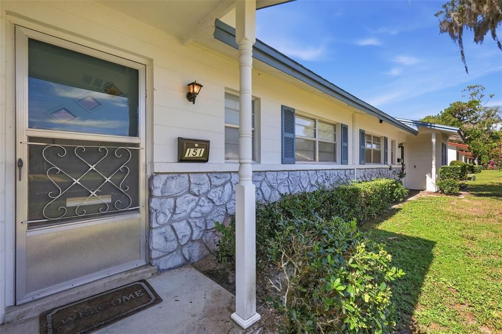 For Sale: $155,000 (2 beds, 2 baths, 979 Square Feet)