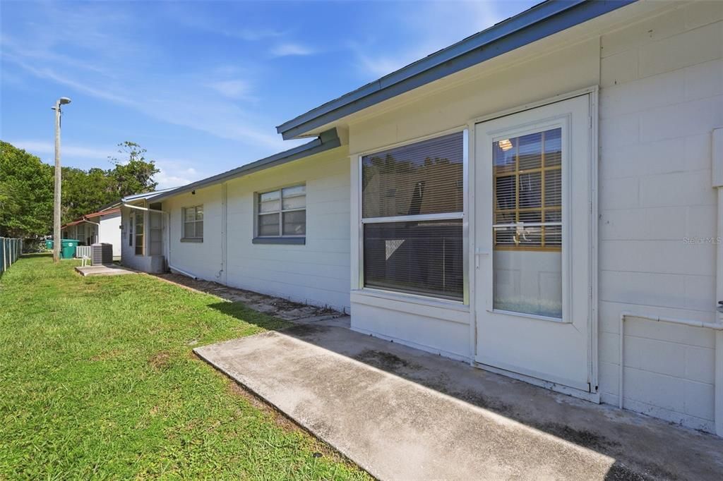 For Sale: $155,000 (2 beds, 2 baths, 979 Square Feet)