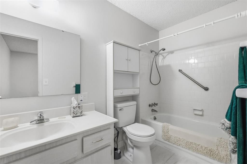 For Sale: $155,000 (2 beds, 2 baths, 979 Square Feet)