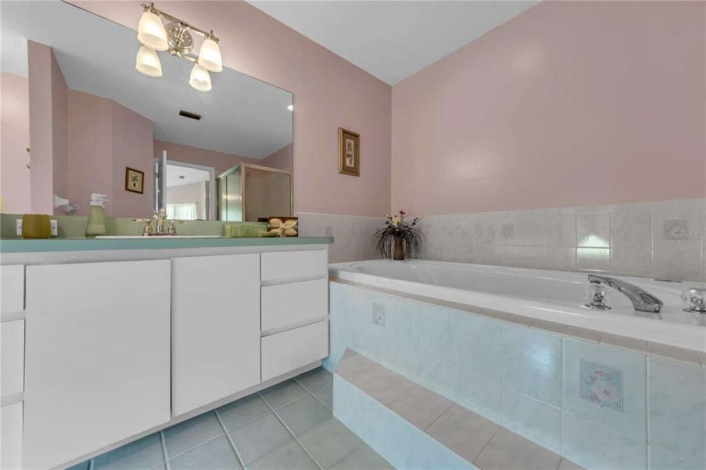 En Venta: $415,000 (4 camas, 3 baños, 2048 Pies cuadrados)
