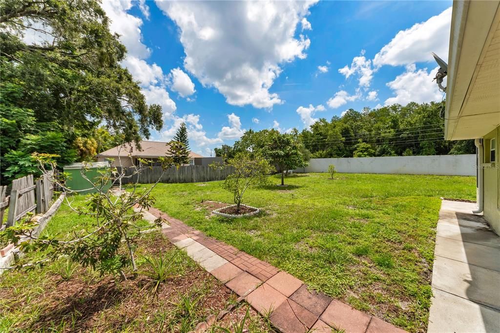En Venta: $415,000 (4 camas, 3 baños, 2048 Pies cuadrados)