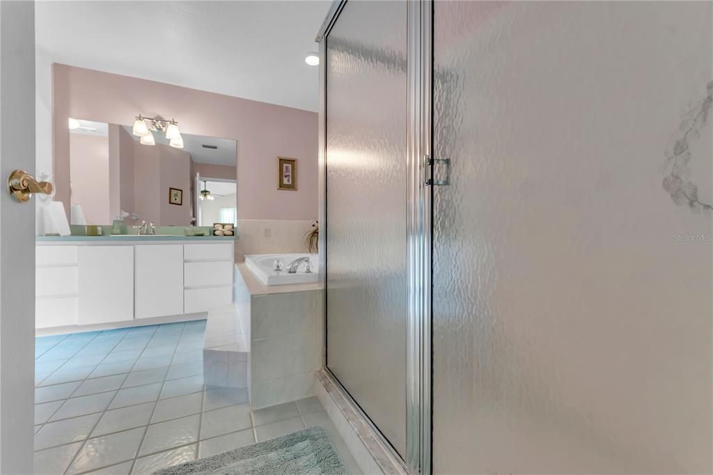 En Venta: $415,000 (4 camas, 3 baños, 2048 Pies cuadrados)