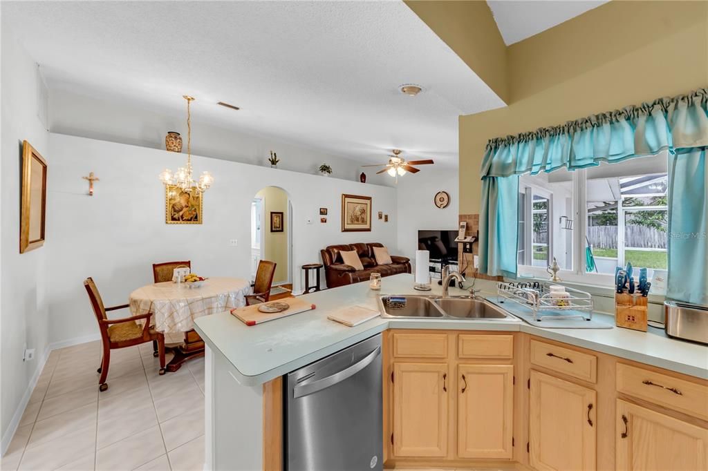 En Venta: $415,000 (4 camas, 3 baños, 2048 Pies cuadrados)
