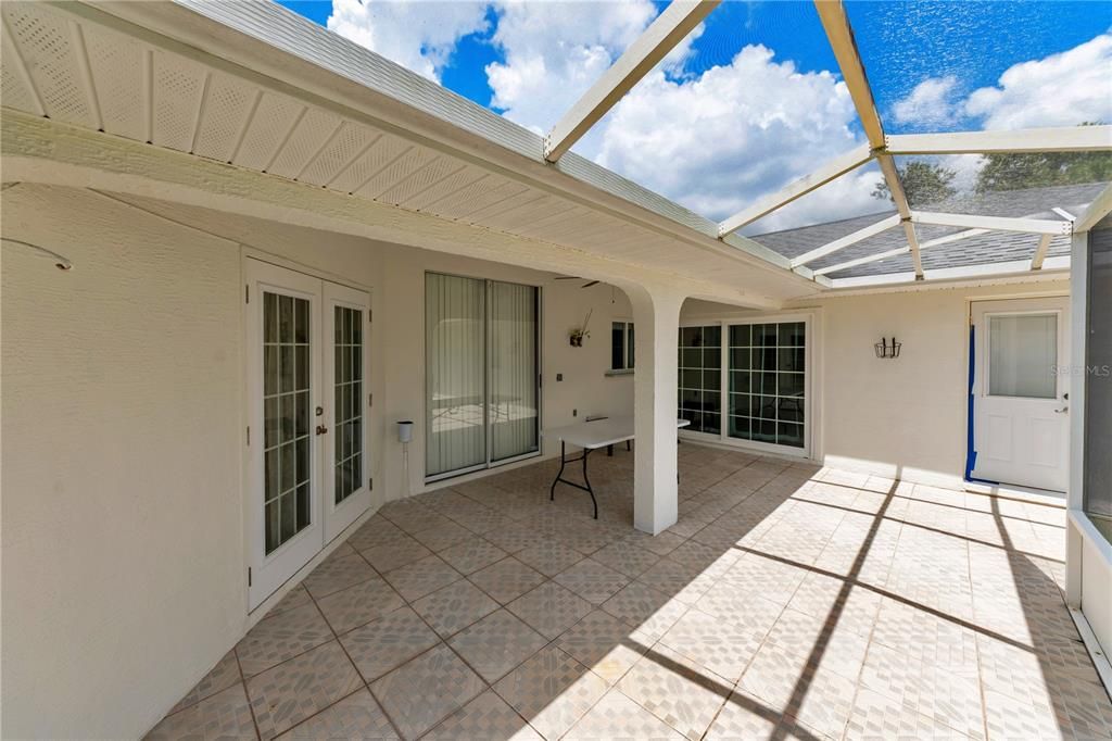 En Venta: $415,000 (4 camas, 3 baños, 2048 Pies cuadrados)