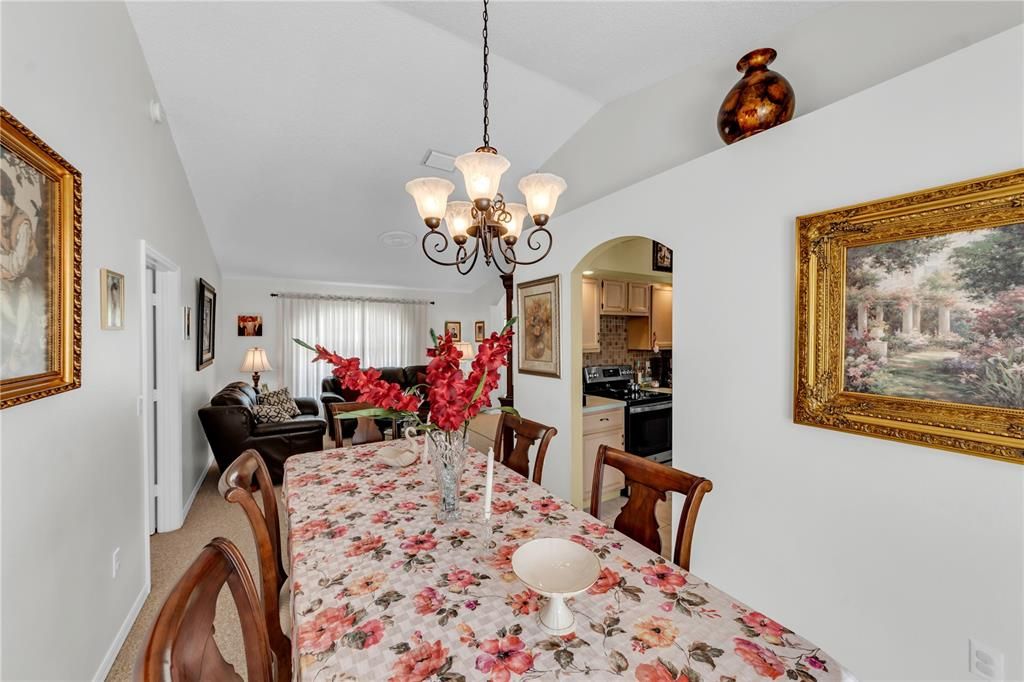 En Venta: $415,000 (4 camas, 3 baños, 2048 Pies cuadrados)