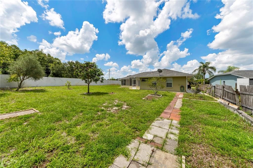 En Venta: $415,000 (4 camas, 3 baños, 2048 Pies cuadrados)