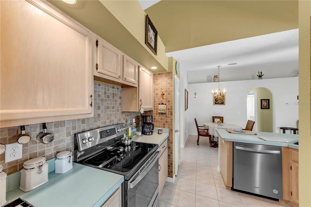 En Venta: $415,000 (4 camas, 3 baños, 2048 Pies cuadrados)