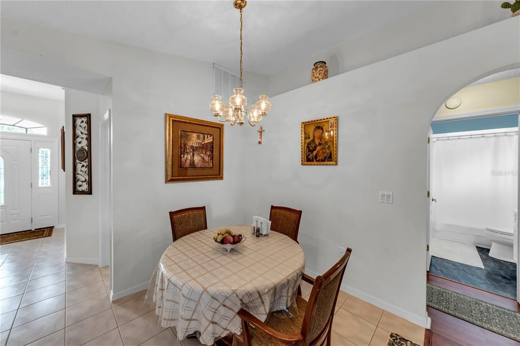 En Venta: $415,000 (4 camas, 3 baños, 2048 Pies cuadrados)