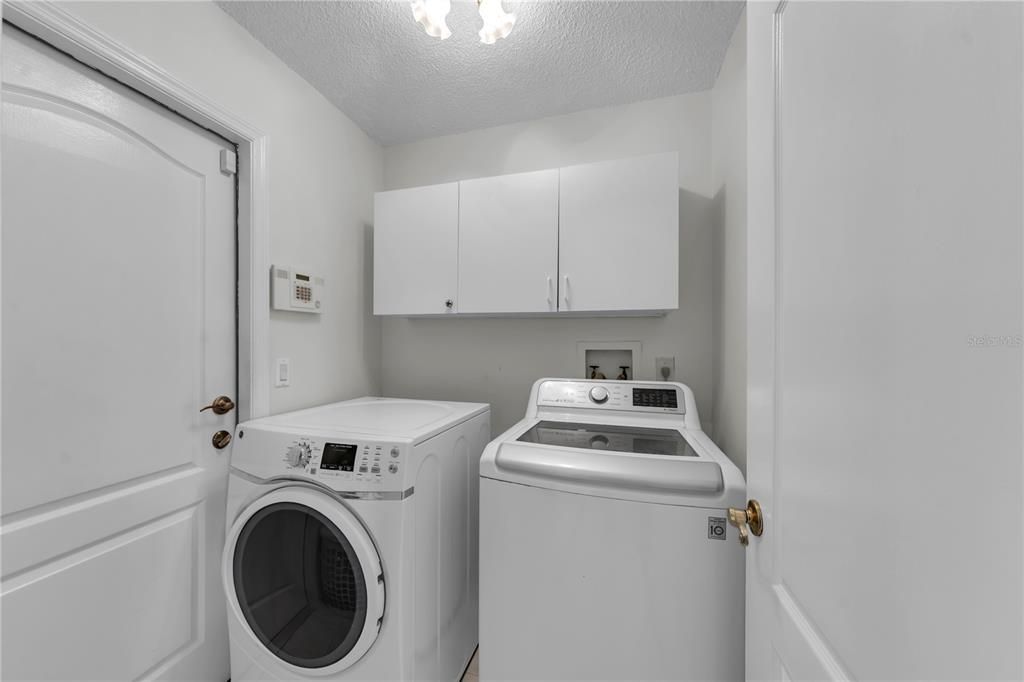 En Venta: $415,000 (4 camas, 3 baños, 2048 Pies cuadrados)