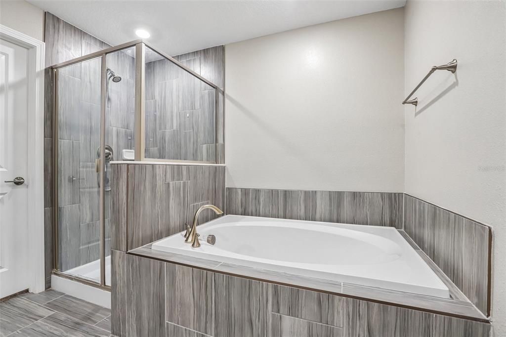 : $365,000 (3 спален, 2 ванн, 1801 Квадратных фут)