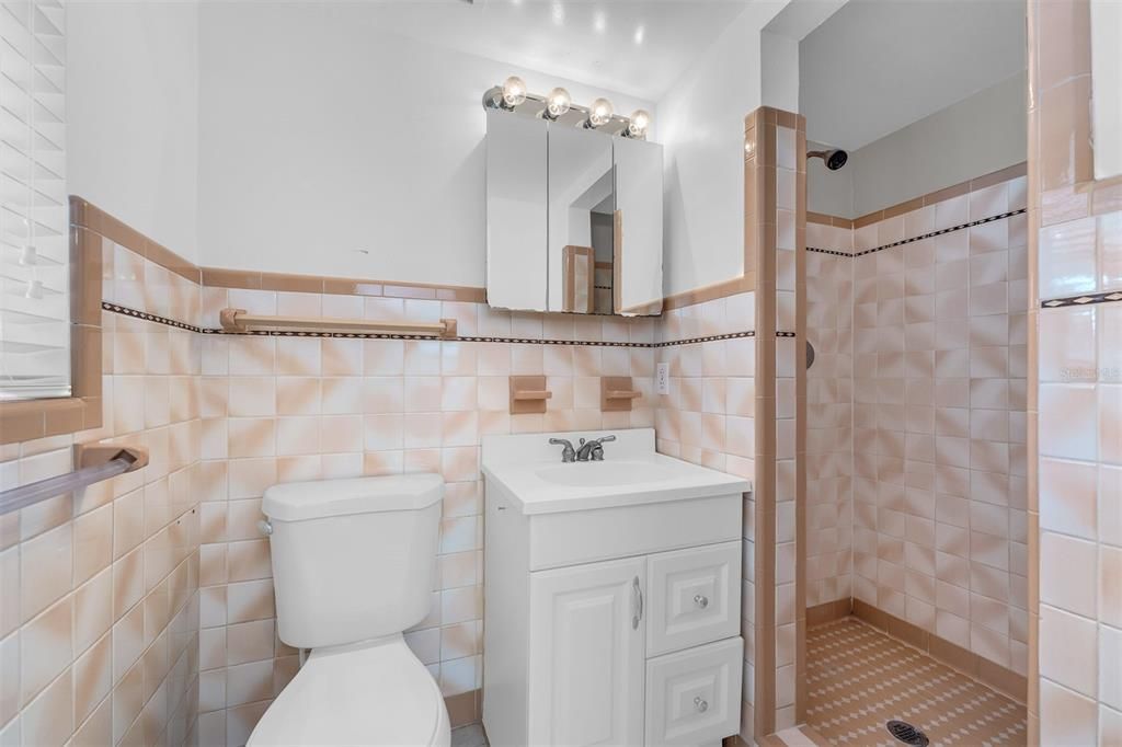 На продажу: $409,000 (3 спален, 2 ванн, 1617 Квадратных фут)