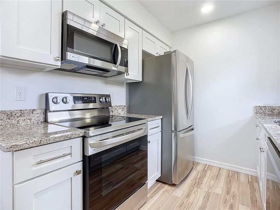 В аренду: $1,350 (2 спален, 2 ванн, 952 Квадратных фут)