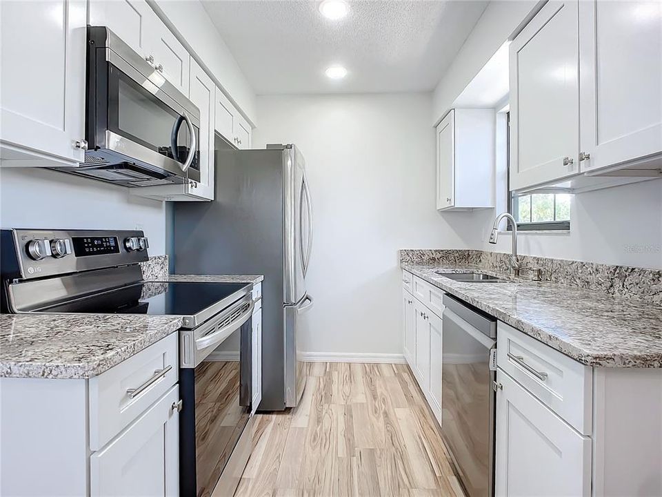 В аренду: $1,350 (2 спален, 2 ванн, 952 Квадратных фут)
