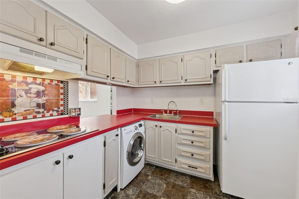 For Sale: $75,000 (1 beds, 1 baths, 672 Square Feet)