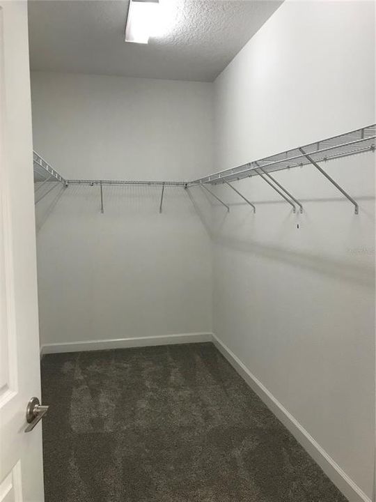 Под контрактом: $2,900 (4 спален, 3 ванн, 2169 Квадратных фут)