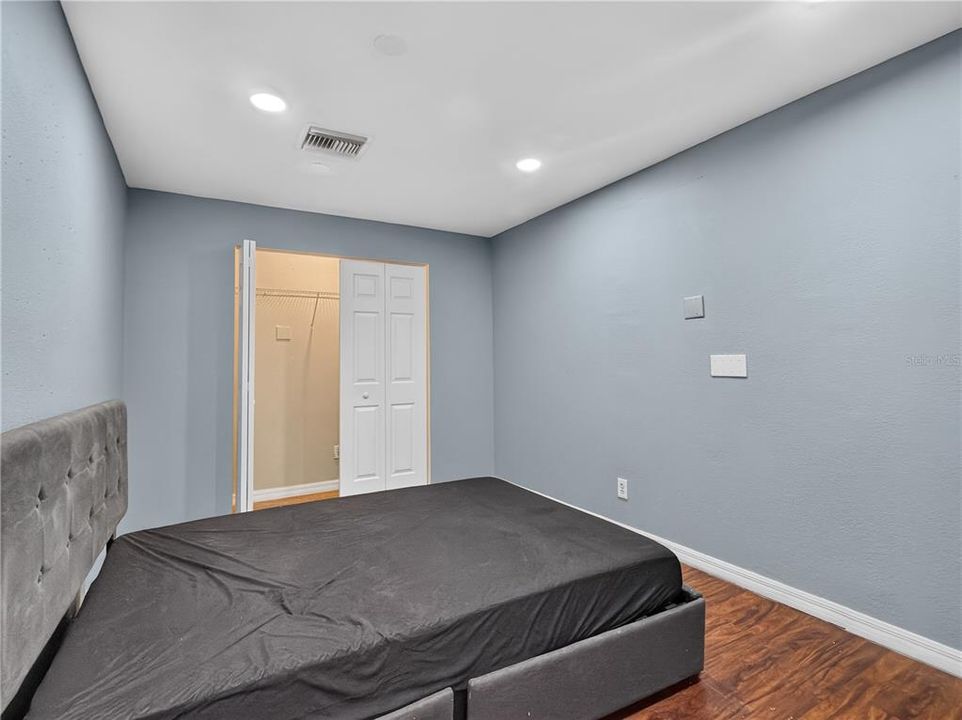 В аренду: $1,500 (2 спален, 1 ванн, 700 Квадратных фут)