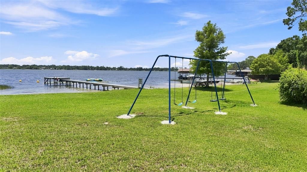 На продажу: $305,000 (4 спален, 2 ванн, 1669 Квадратных фут)