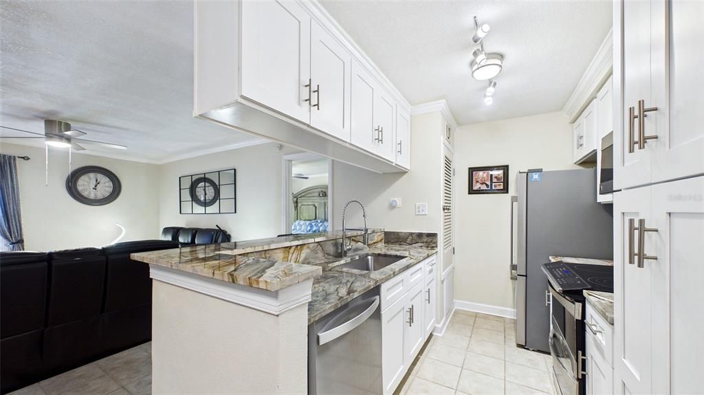 For Sale: $210,000 (1 beds, 1 baths, 776 Square Feet)