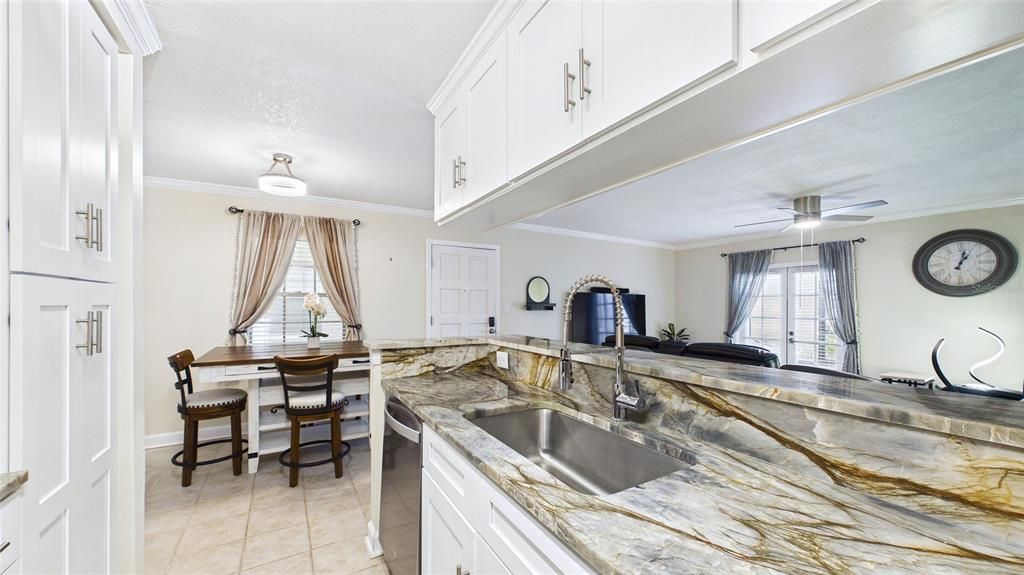 For Sale: $210,000 (1 beds, 1 baths, 776 Square Feet)