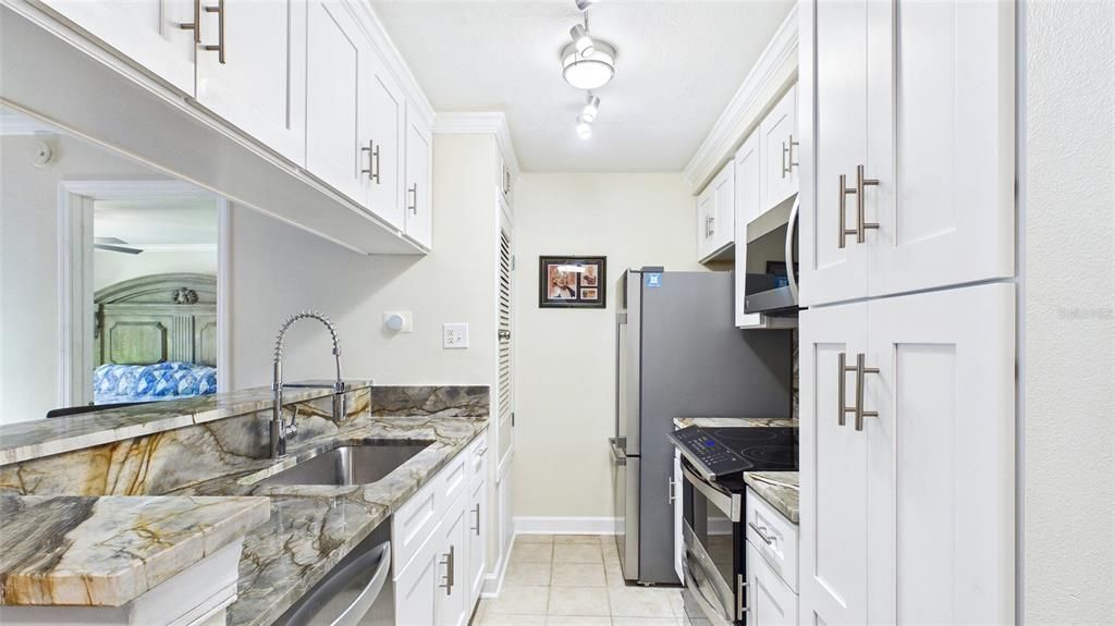 For Sale: $210,000 (1 beds, 1 baths, 776 Square Feet)