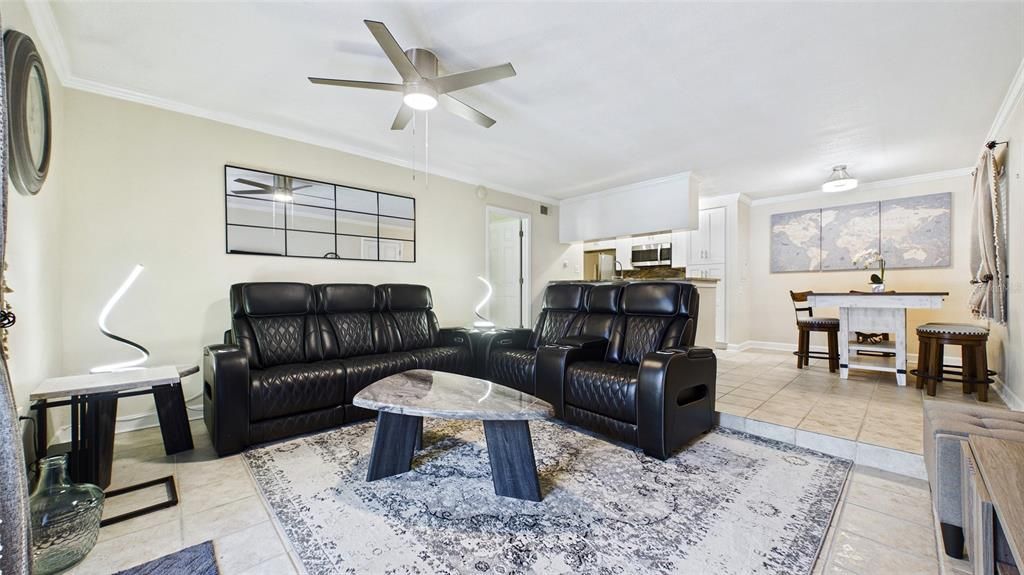 For Sale: $210,000 (1 beds, 1 baths, 776 Square Feet)