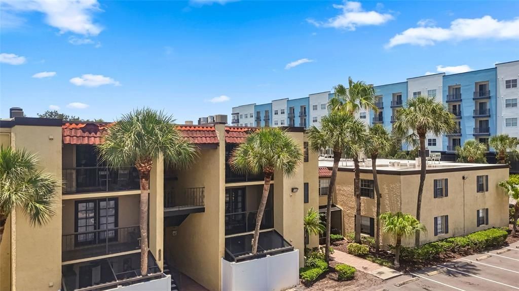 For Sale: $210,000 (1 beds, 1 baths, 776 Square Feet)