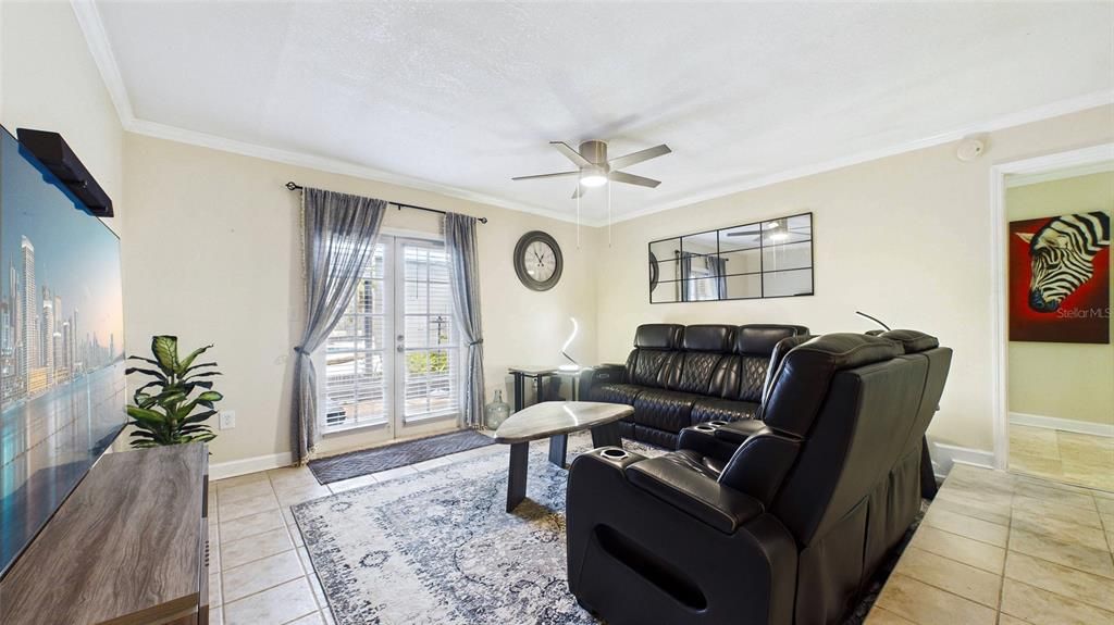 For Sale: $210,000 (1 beds, 1 baths, 776 Square Feet)