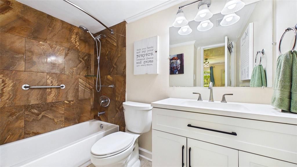 For Sale: $210,000 (1 beds, 1 baths, 776 Square Feet)