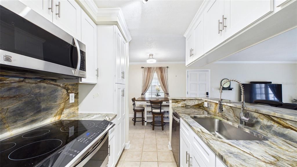For Sale: $210,000 (1 beds, 1 baths, 776 Square Feet)