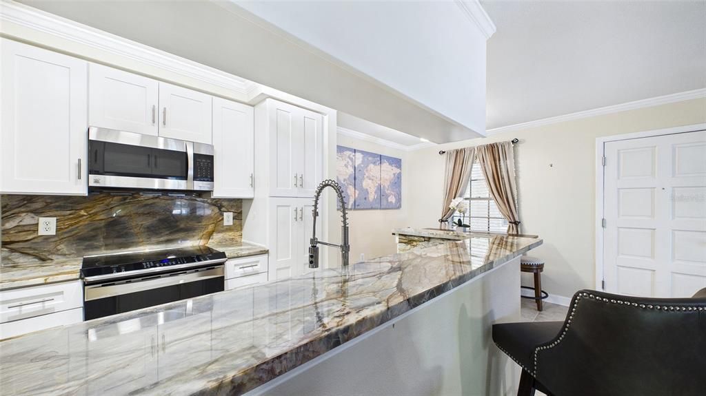 For Sale: $210,000 (1 beds, 1 baths, 776 Square Feet)