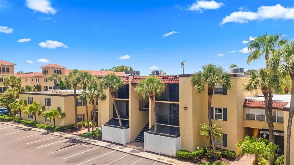 For Sale: $210,000 (1 beds, 1 baths, 776 Square Feet)