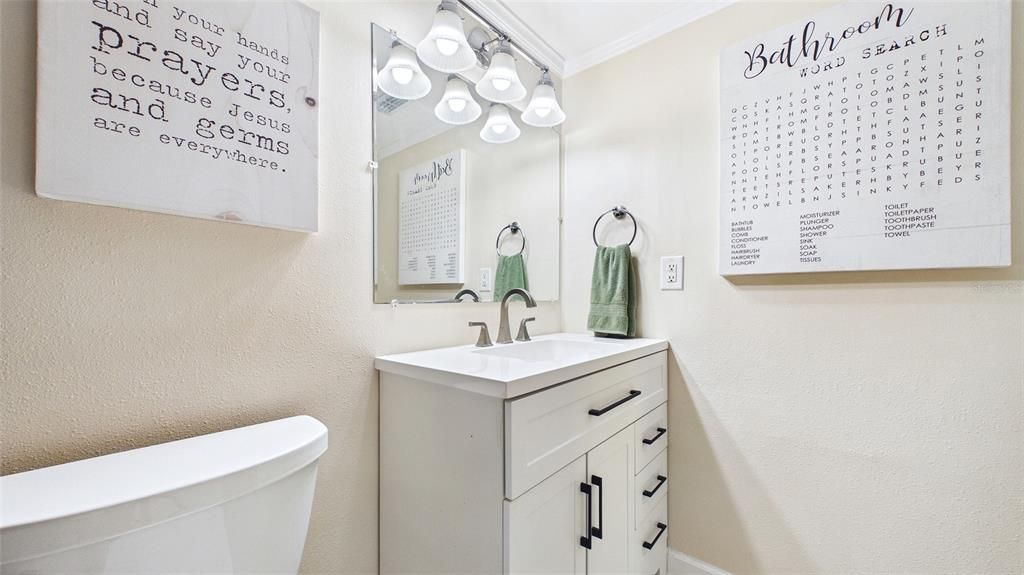 For Sale: $210,000 (1 beds, 1 baths, 776 Square Feet)