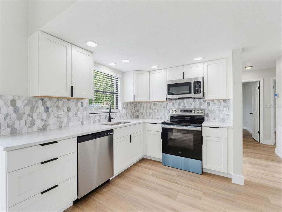 Activo con contrato: $284,900 (3 camas, 2 baños, 1200 Pies cuadrados)