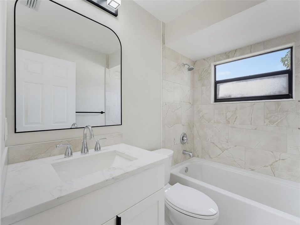 Activo con contrato: $284,900 (3 camas, 2 baños, 1200 Pies cuadrados)