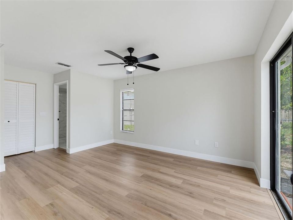Activo con contrato: $284,900 (3 camas, 2 baños, 1200 Pies cuadrados)