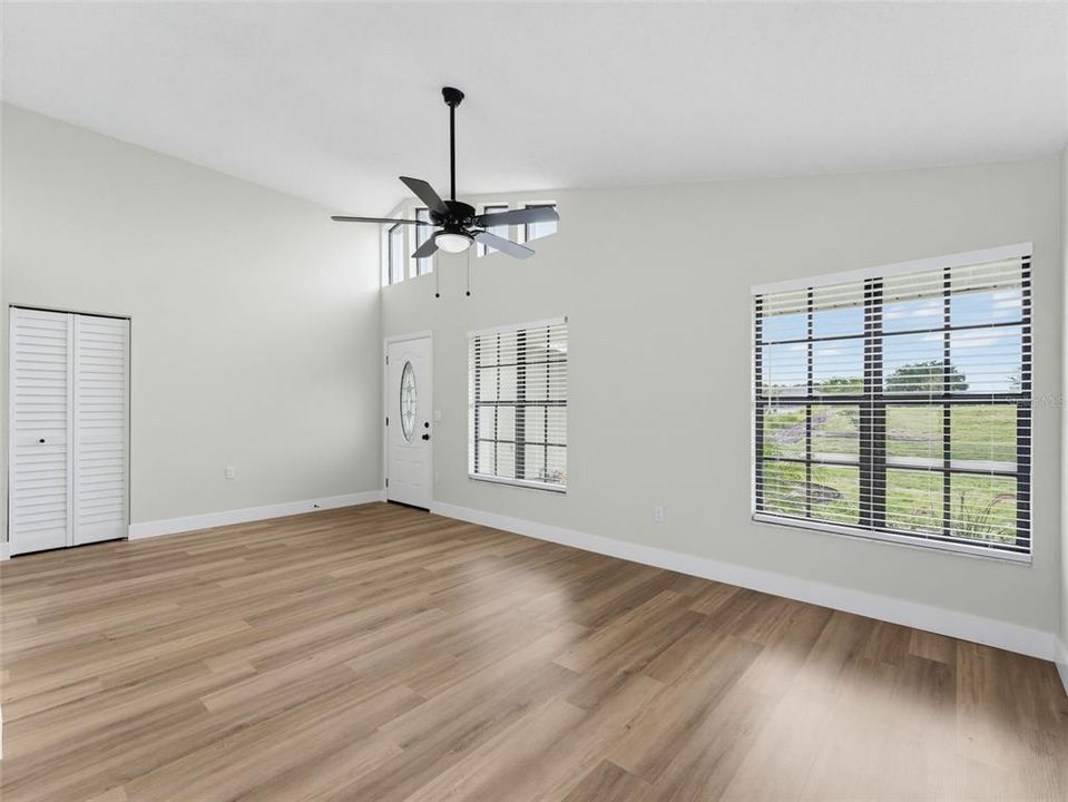 Activo con contrato: $284,900 (3 camas, 2 baños, 1200 Pies cuadrados)
