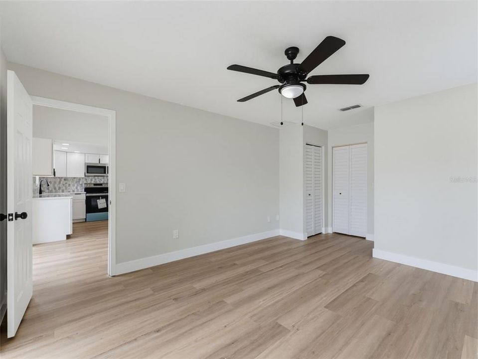 Activo con contrato: $284,900 (3 camas, 2 baños, 1200 Pies cuadrados)