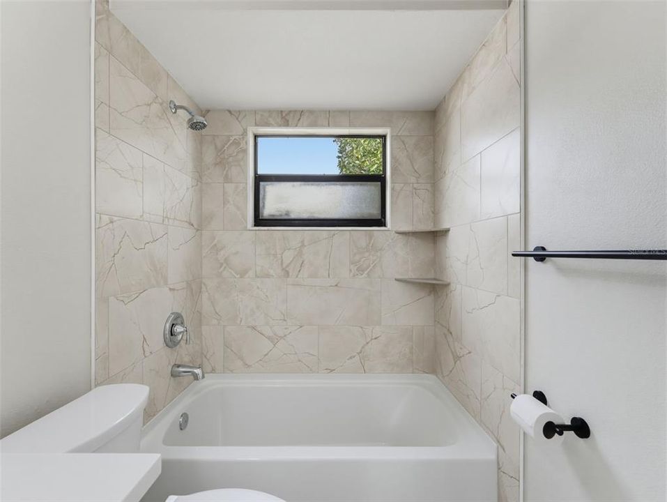 Activo con contrato: $284,900 (3 camas, 2 baños, 1200 Pies cuadrados)