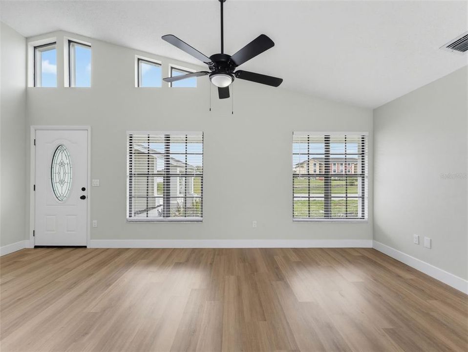 Activo con contrato: $284,900 (3 camas, 2 baños, 1200 Pies cuadrados)