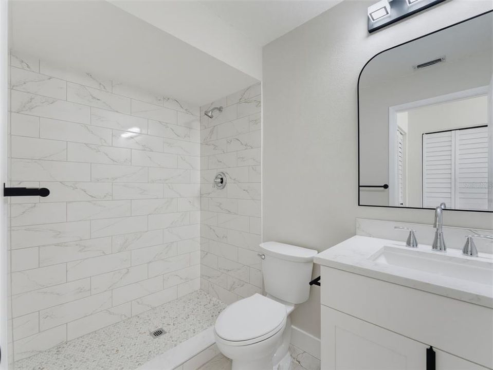 Activo con contrato: $284,900 (3 camas, 2 baños, 1200 Pies cuadrados)