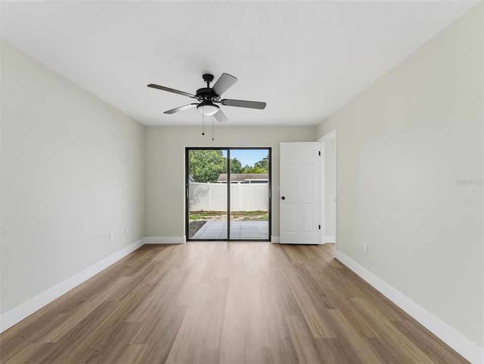 Activo con contrato: $284,900 (3 camas, 2 baños, 1200 Pies cuadrados)