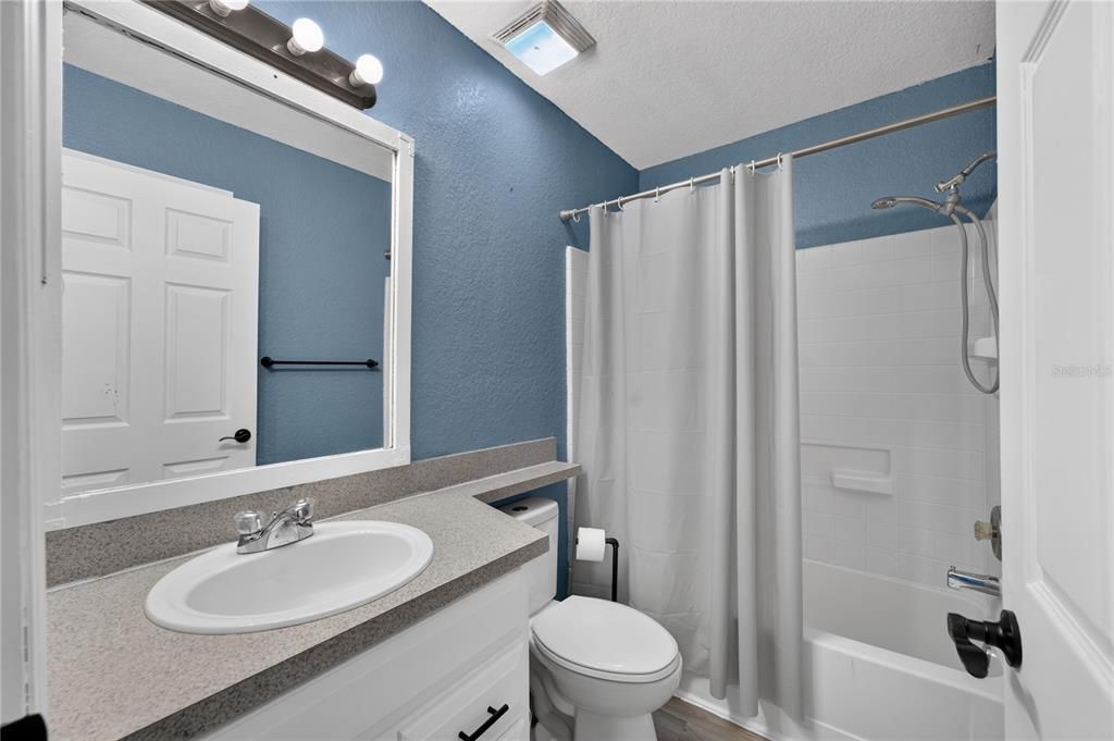 Activo con contrato: $274,900 (3 camas, 2 baños, 1605 Pies cuadrados)