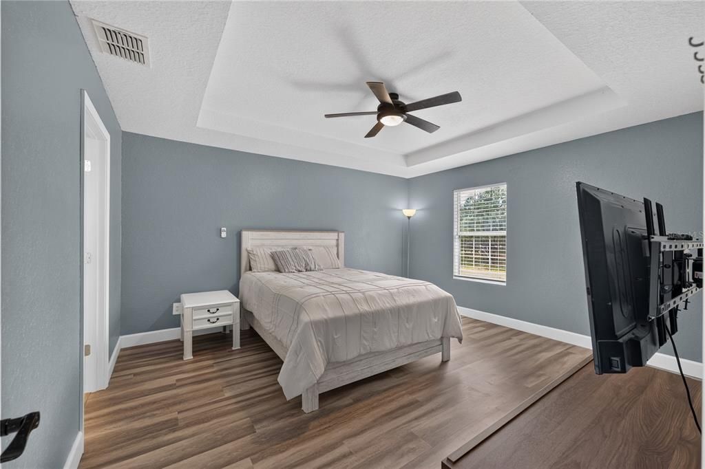 Activo con contrato: $274,900 (3 camas, 2 baños, 1605 Pies cuadrados)