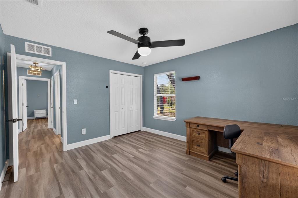 Activo con contrato: $274,900 (3 camas, 2 baños, 1605 Pies cuadrados)
