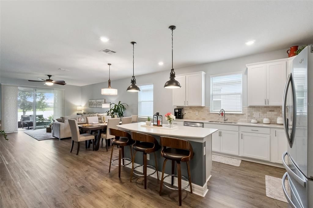 For Sale: $399,999 (3 beds, 2 baths, 1972 Square Feet)